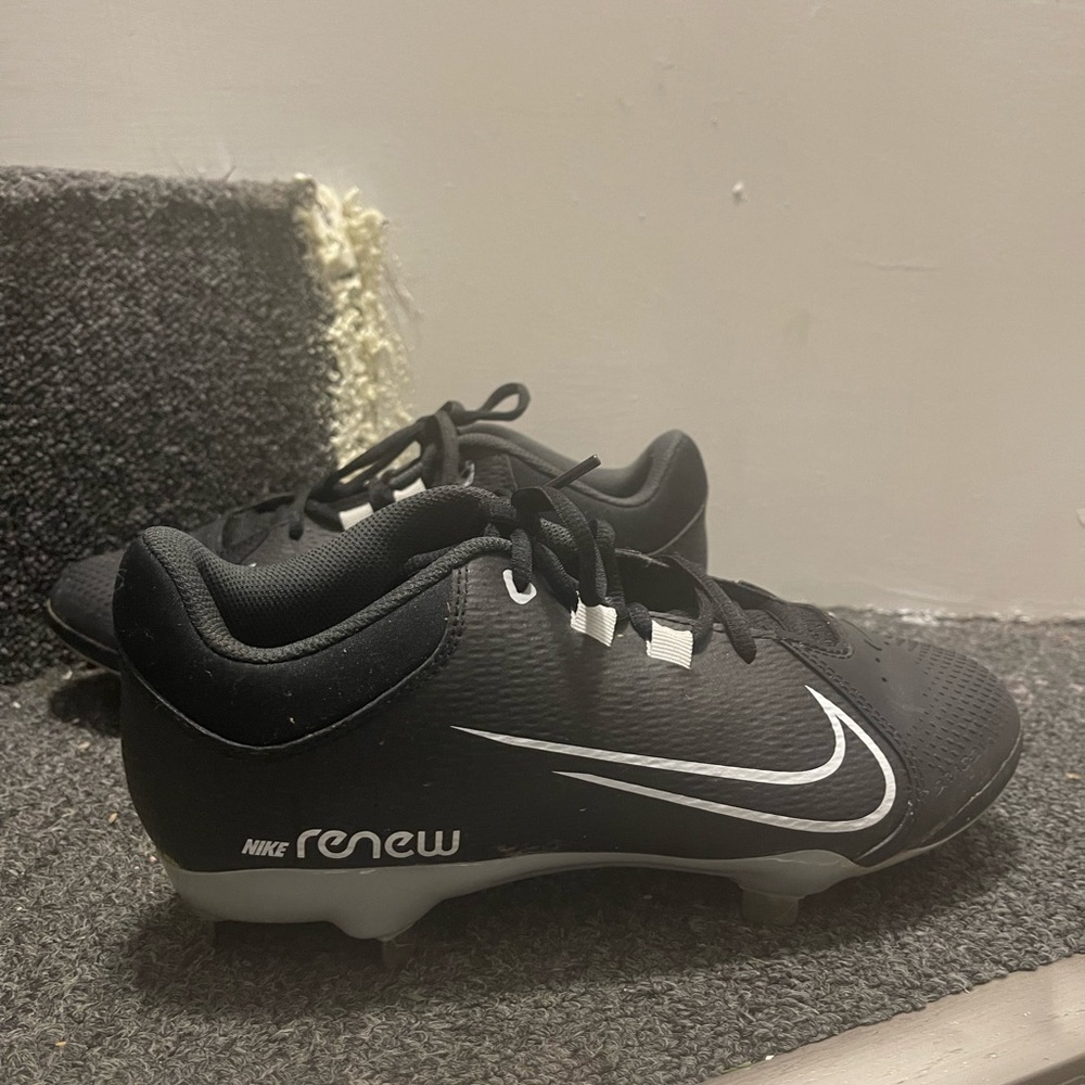 Nike Women's Hyperdiamond 4 Elite Metal Fastpitch Softball Cleats